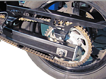 Láncvédő Suzuki DL 650 (2004-2016), fekete Alumínium